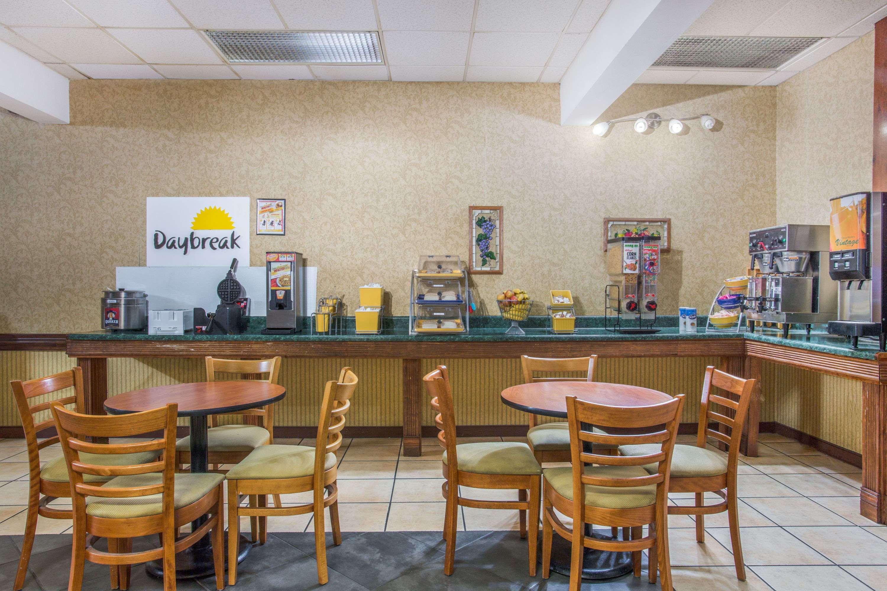 Days Inn By Wyndham Petersburg/South Fort Lee מראה חיצוני תמונה