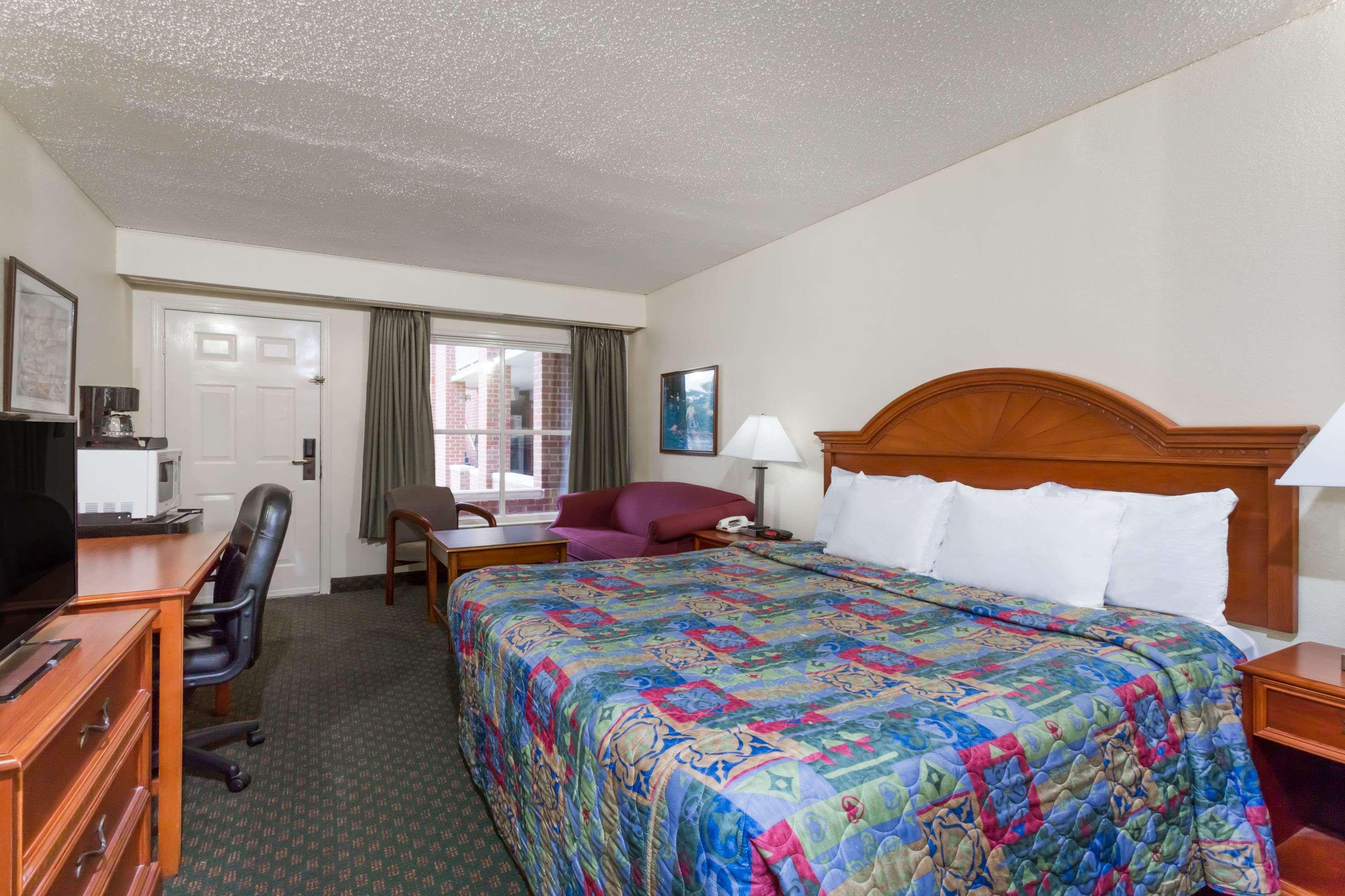 Days Inn By Wyndham Petersburg/South Fort Lee מראה חיצוני תמונה