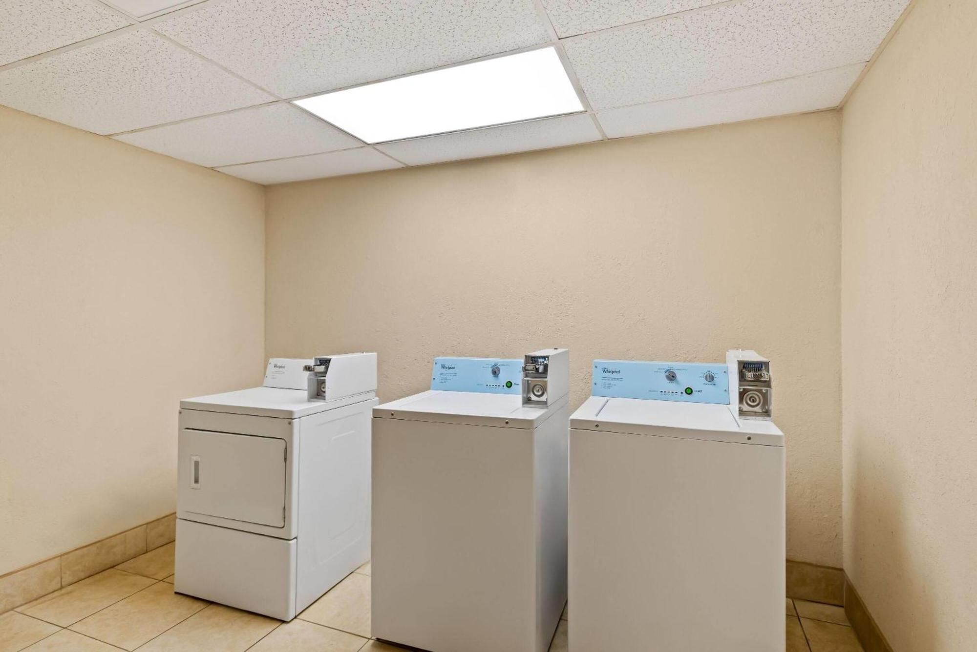 Days Inn By Wyndham Petersburg/South Fort Lee מראה חיצוני תמונה