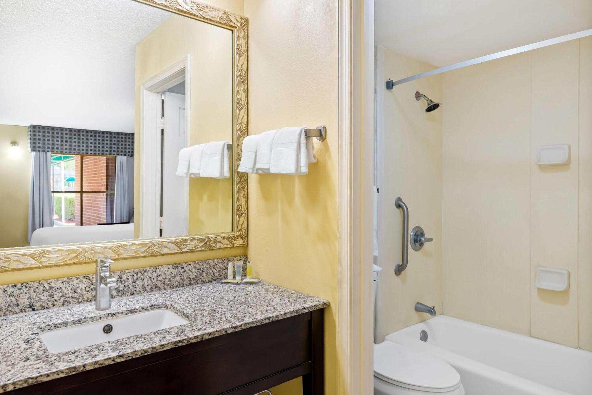 Days Inn By Wyndham Petersburg/South Fort Lee מראה חיצוני תמונה