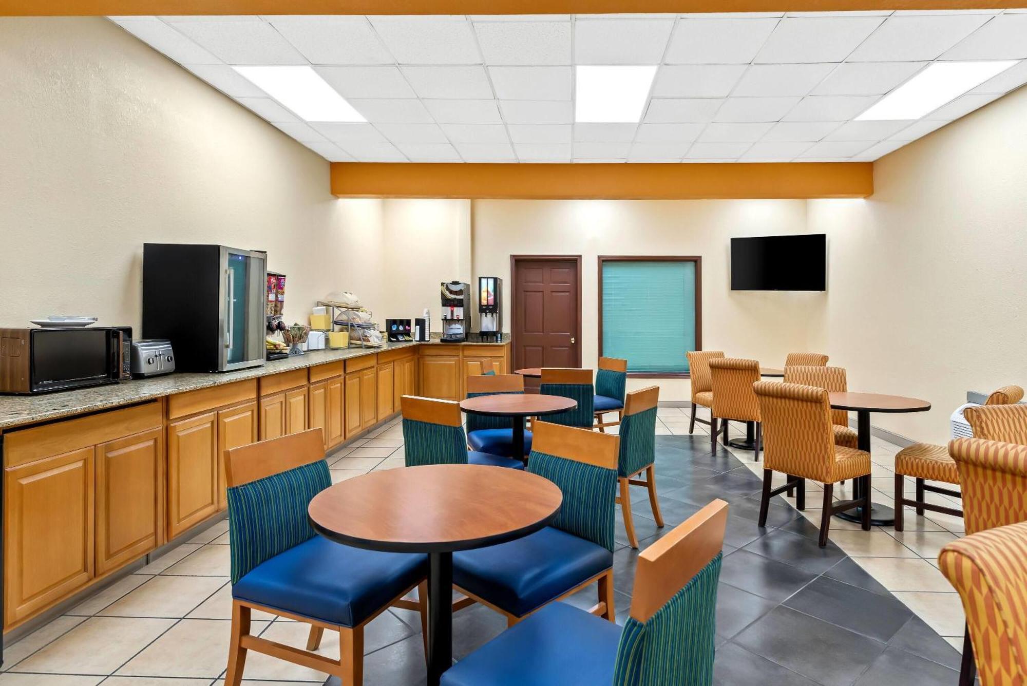 Days Inn By Wyndham Petersburg/South Fort Lee מראה חיצוני תמונה
