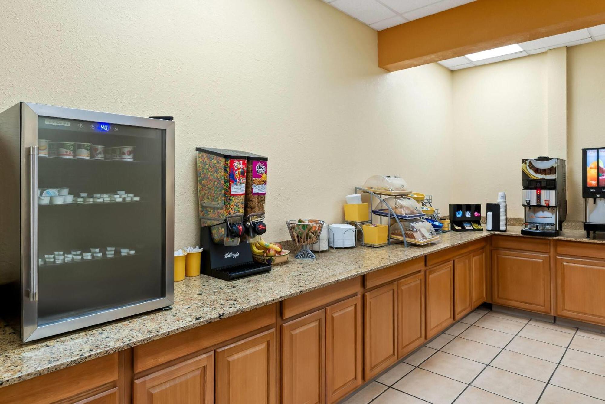 Days Inn By Wyndham Petersburg/South Fort Lee מראה חיצוני תמונה