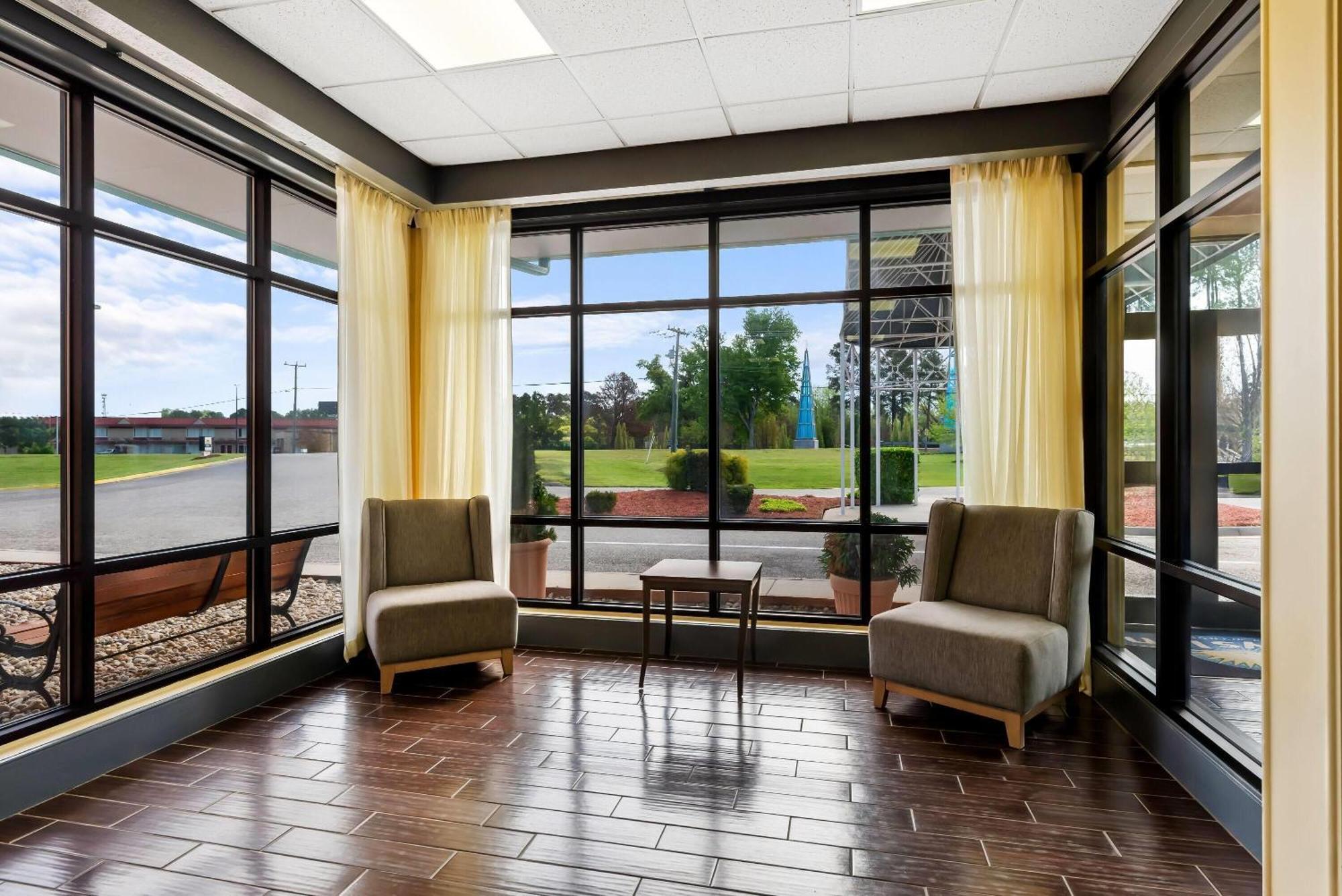 Days Inn By Wyndham Petersburg/South Fort Lee מראה חיצוני תמונה