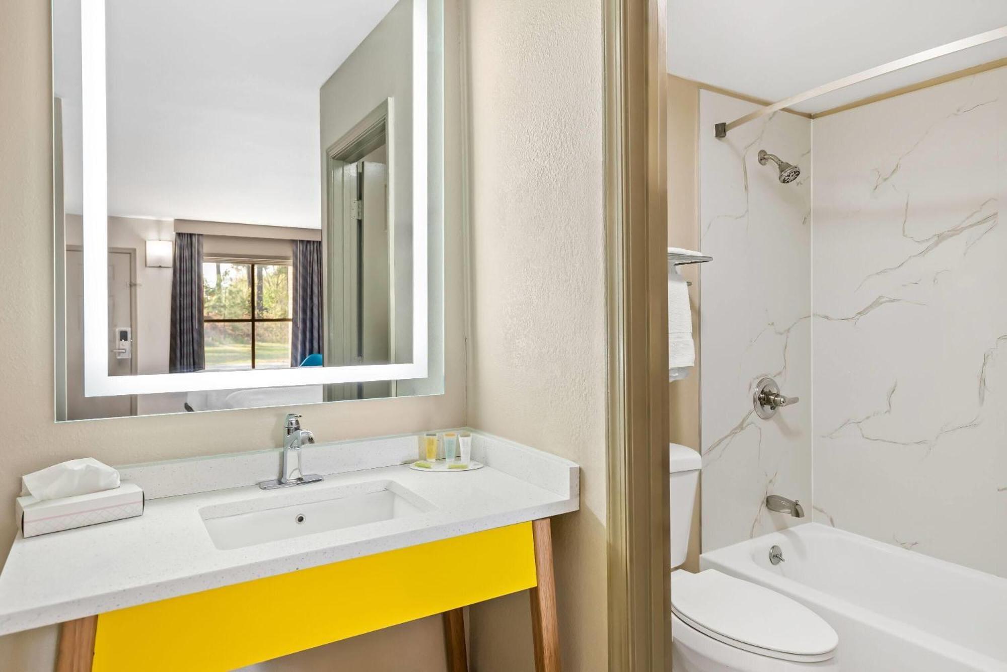 Days Inn By Wyndham Petersburg/South Fort Lee מראה חיצוני תמונה