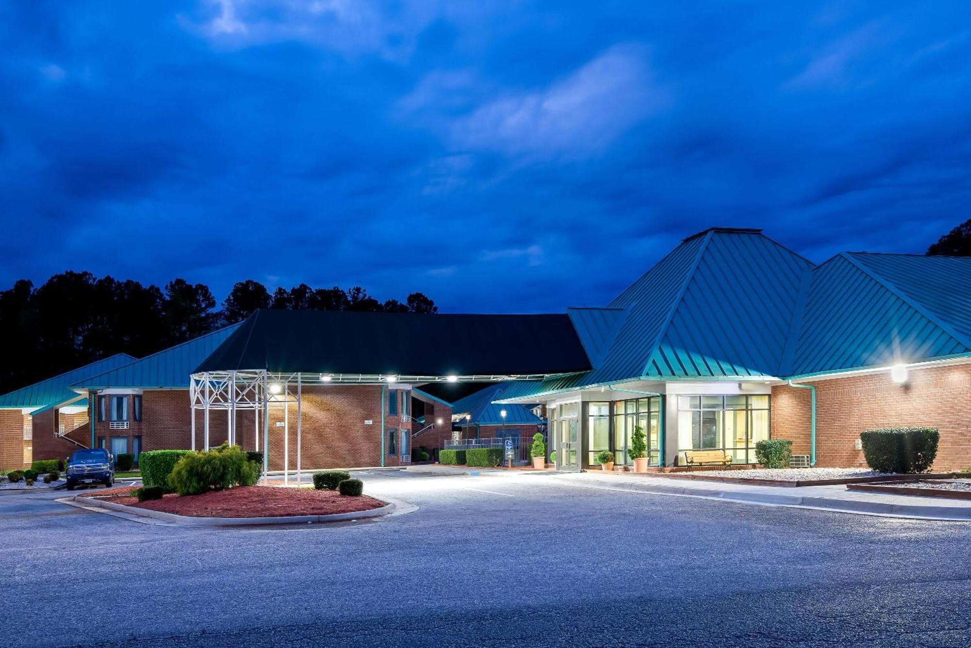 Days Inn By Wyndham Petersburg/South Fort Lee מראה חיצוני תמונה