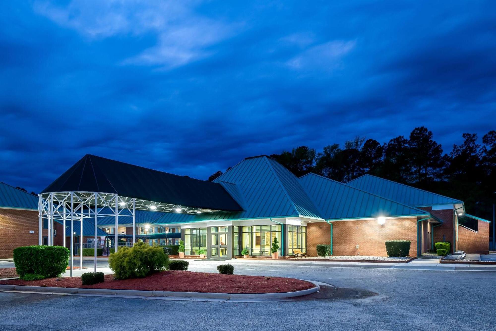 Days Inn By Wyndham Petersburg/South Fort Lee מראה חיצוני תמונה