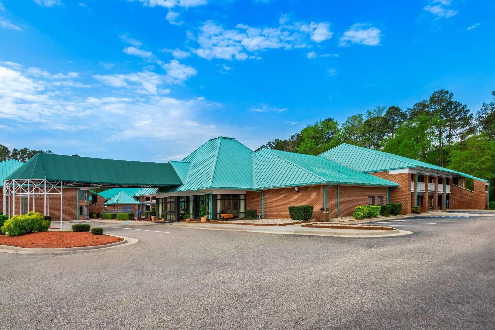 Days Inn By Wyndham Petersburg/South Fort Lee מראה חיצוני תמונה